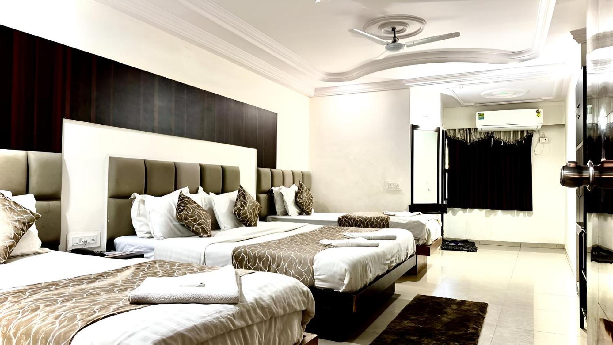 Hotel Dev Palace Ahmedabad Exterior foto